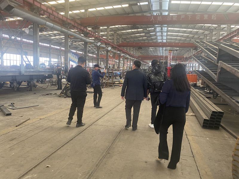 Tajikistan의 고객은 Luyi Factory를 방문했습니다. 그들은 제품 적응성에 깊은 인상을 받았으며 협력을 추구했습니다.