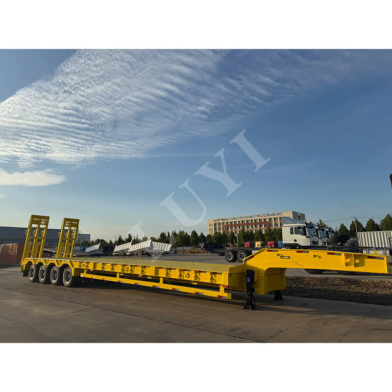 해외시장에 집중하라! Luyi 4축 구즈넥 플랫베드 세미트레일러가 남아프리카 고객에게 성공적으로 전달되었습니다.