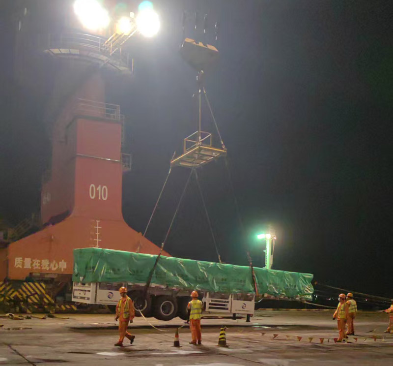 Luyi 3축 플랫베드 세미트레일러 배치가 성공적으로 오만 시장에 배송되었습니다.