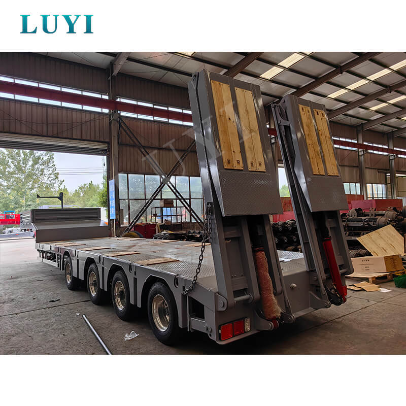 산동에서 중앙아시아까지! Louis 4축 로우베드 세미트레일러가 우즈베키스탄으로 배송되었습니다.