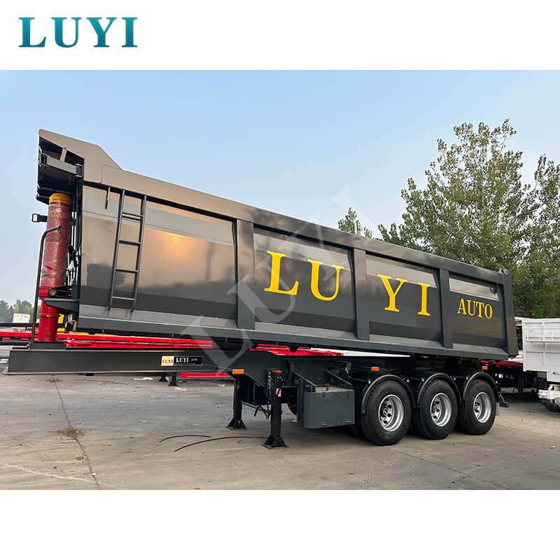 아프리카의 근무 조건에 정확하게 맞춰졌습니다! Lu Yi의 검은색 직사각형 화물 박스 덤프 세미트레일러가 코트디부아르에 성공적으로 전달되어 벌크 자재의 효율적인 운송을 촉진했습니다.