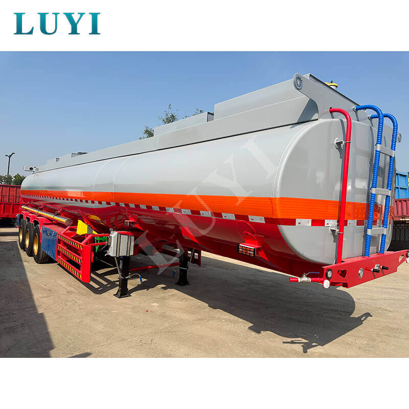 Luyi 공장, 콩고 고객 환영, 35,000L 유조선 세미트레일러로 중국-아프리카 물류 협력 강화