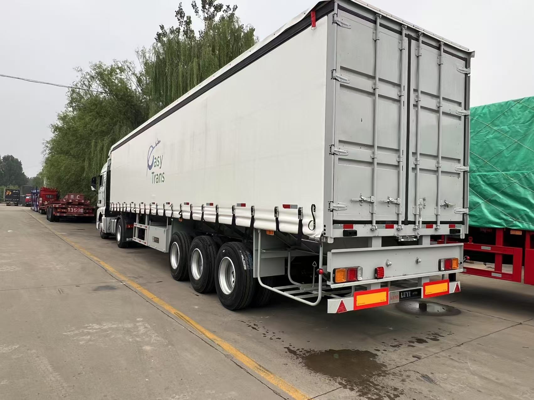 커튼 사이드 트레일러: 모로코의 진화하는 물류를 위한 스마트 솔루션