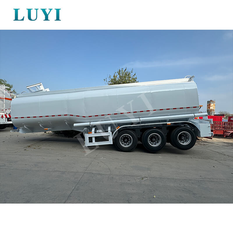 디젤 및 가솔린 운송을 위한 3축 40,000리터 탄소강 오일 탱크 트럭