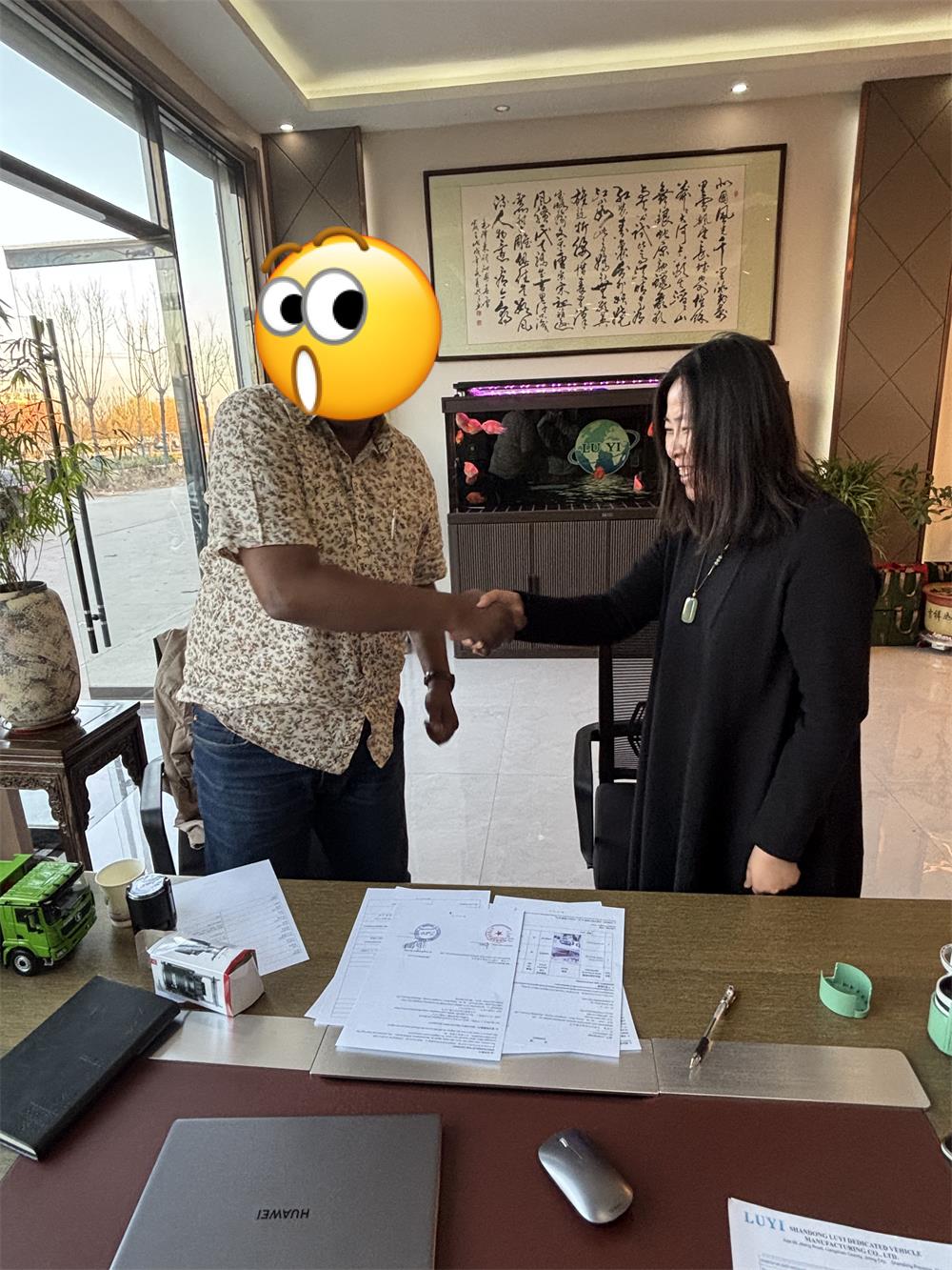 사우디 대형 운송 회사가 공장 방문 후 맞춤형 Lowboy 트레일러 3대를 위해 Luyi Auto를 선택한 방법