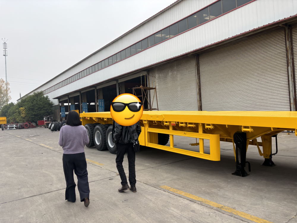 LUYI AUTO가 알제리 물류 회사가 8개의 맞춤형 Tri-Axle Lowboy 트레일러를 사용하여 중장비 운송 효율성을 향상시키는 데 도움을 준 방법 LUYI AUTO가 알제리 물류 회사가 8개의 맞춤형 Tri-Axle Lowboy 트레일러를 사용하여 중장비 운송 효율성을 향상시키는 데 도움을 준 방법