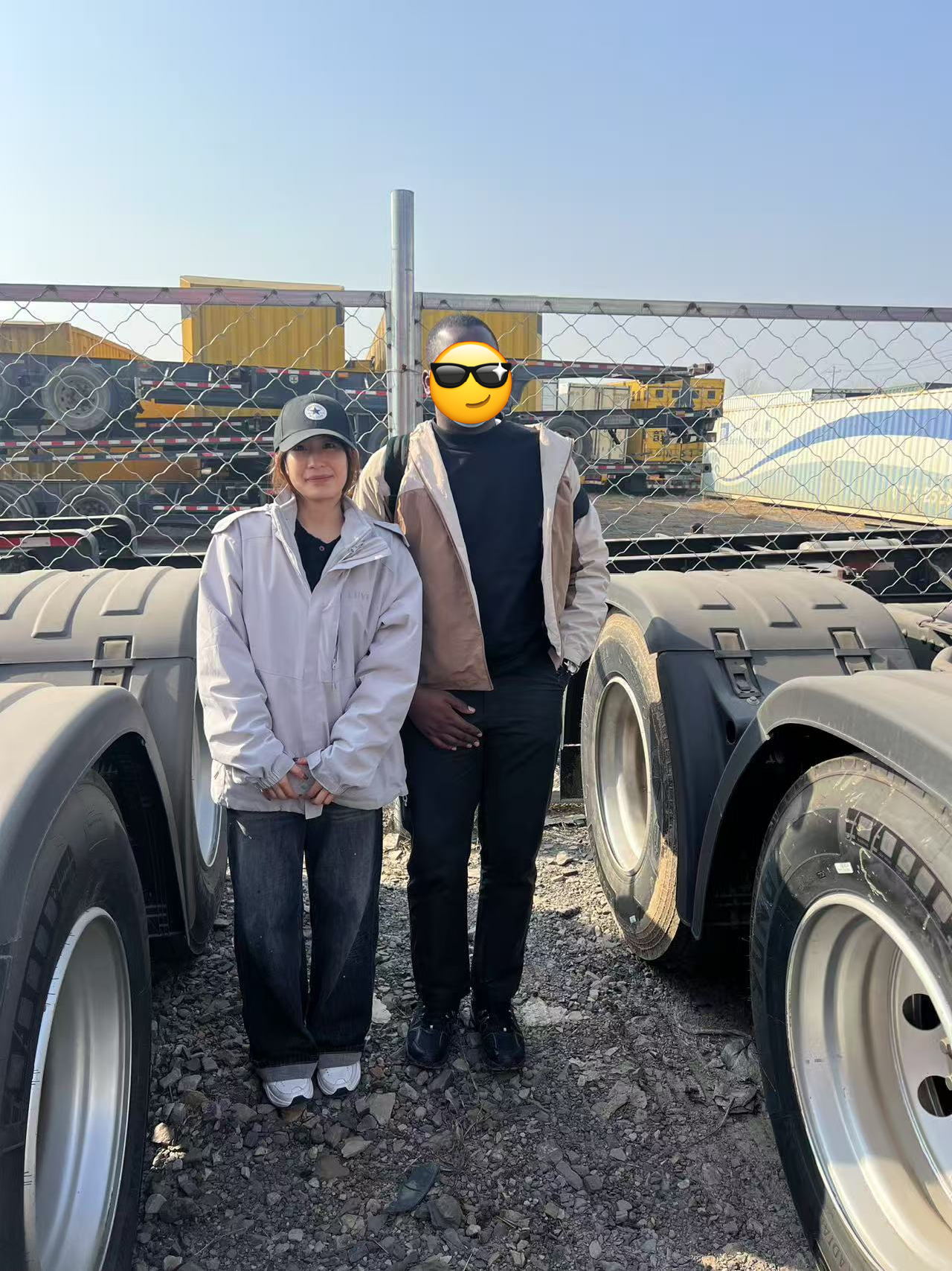 LUYI가 탄자니아 고객이 인프라 및 자원 운송을 위해 신뢰할 수 있는 대형 트럭을 확보하도록 도운 방법