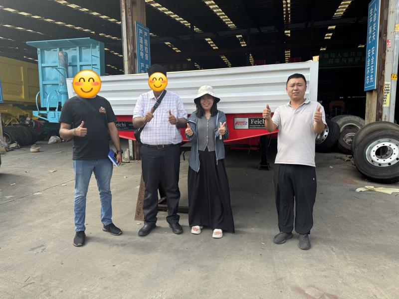 카자흐스탄 물류 고객이 Luyi Auto를 방문하여 맞춤형 2축 측벽 세미트레일러 3대를 주문했습니다. 카자흐스탄 물류 고객이 Luyi Auto를 방문하여 맞춤형 2축 측벽 세미트레일러 3대를 주문했습니다.